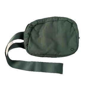 GAIAM Purse Women’s Waist Bag Fanny Pack Green Sidekick Athleisure Crossbody